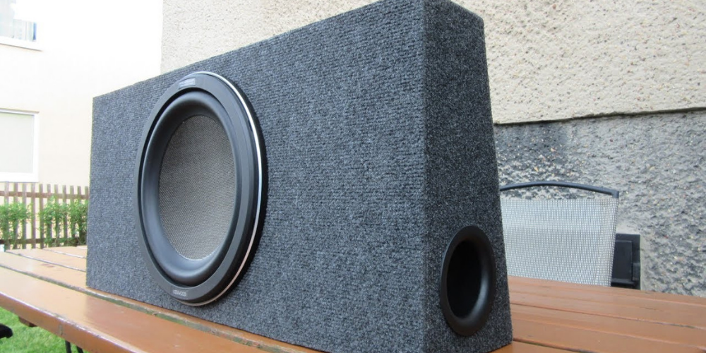 underseat subwoofer vs trunk subwoofer